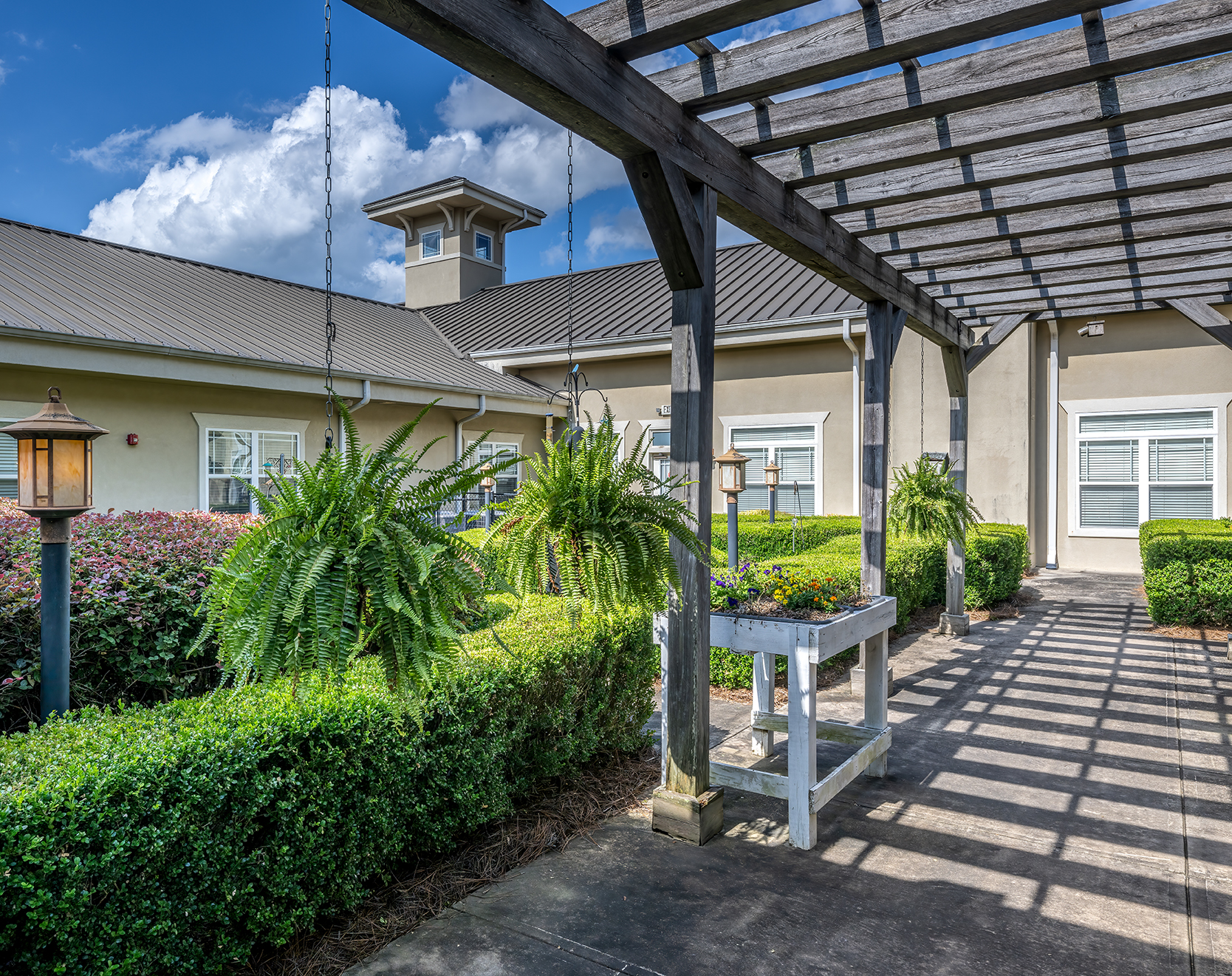 Retirement Homes in Newnan - Community Courtyard